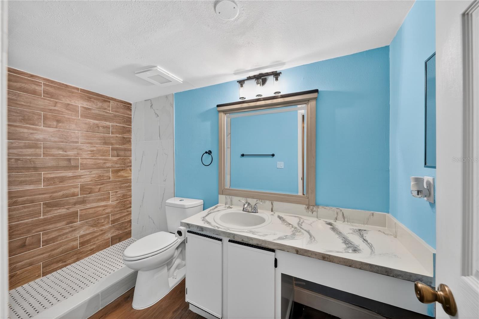 AVALON CONDO - Residential