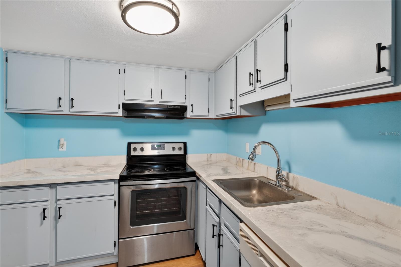 AVALON CONDO - Residential