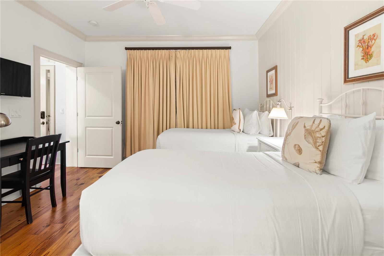 MAINSAIL BEACH INN - Residential