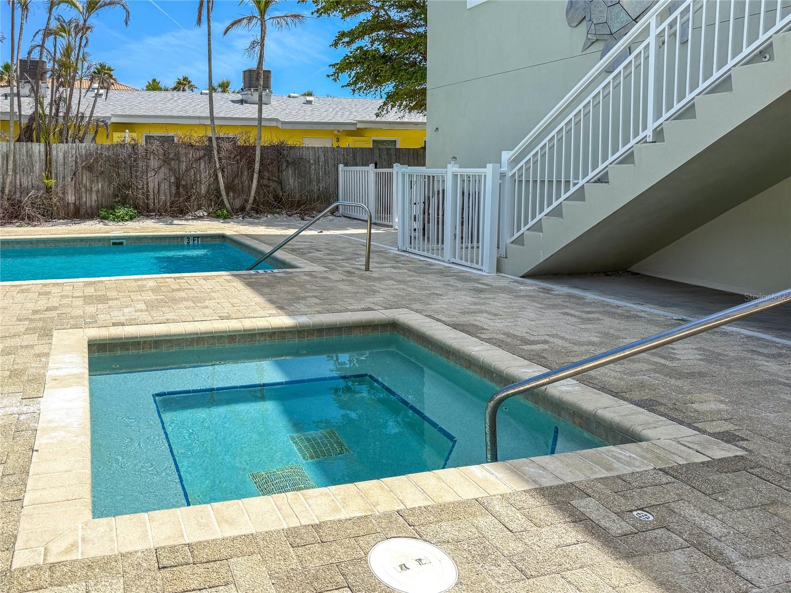 MAINSAIL BEACH INN - Residential