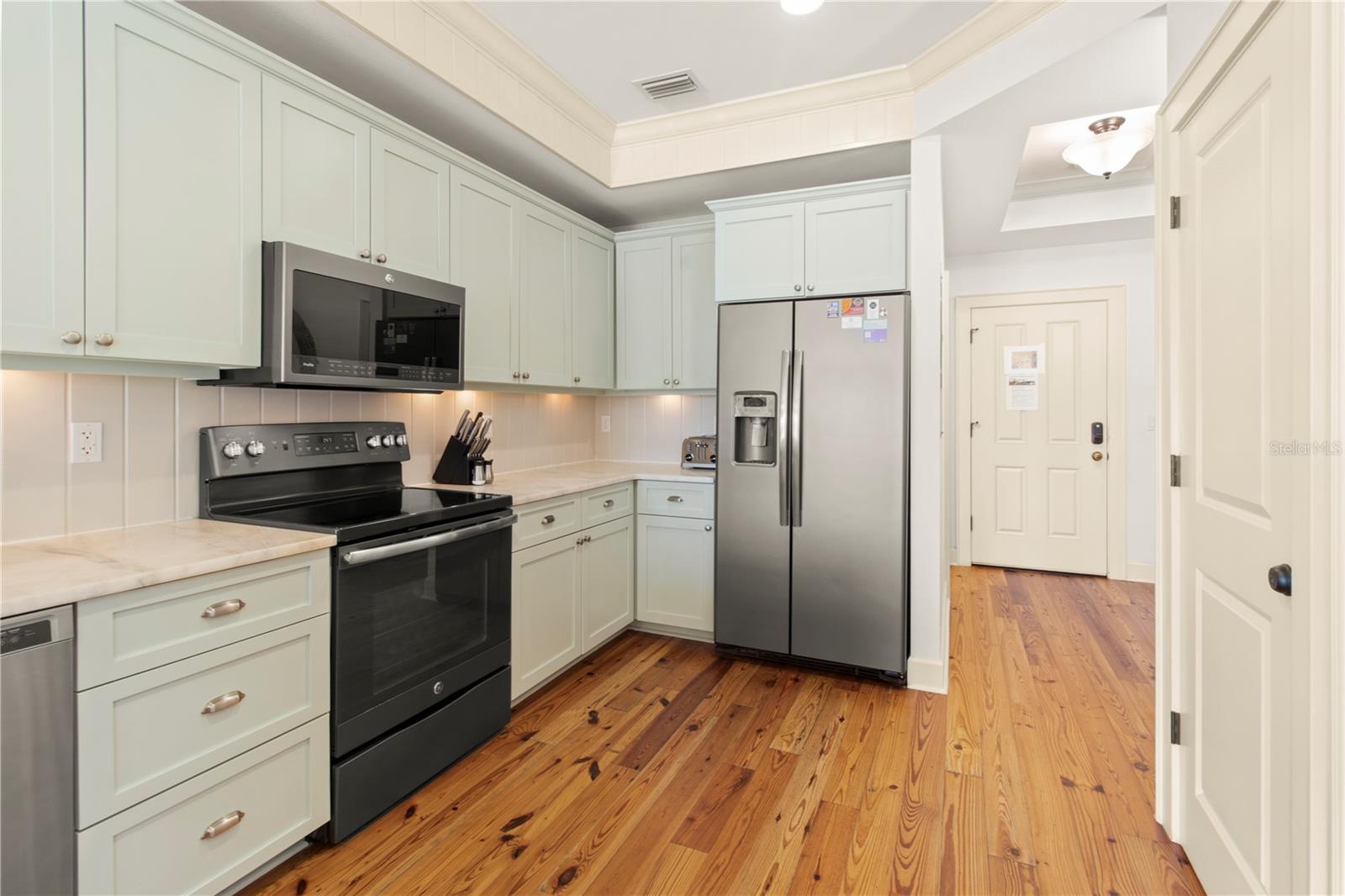 MAINSAIL BEACH INN - Residential