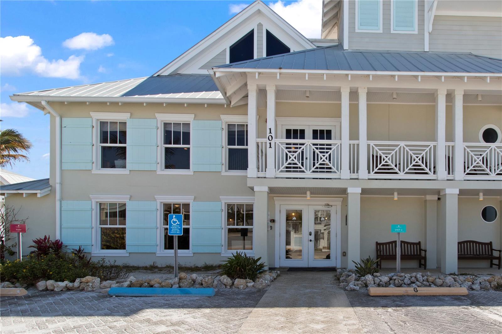 MAINSAIL BEACH INN - Residential