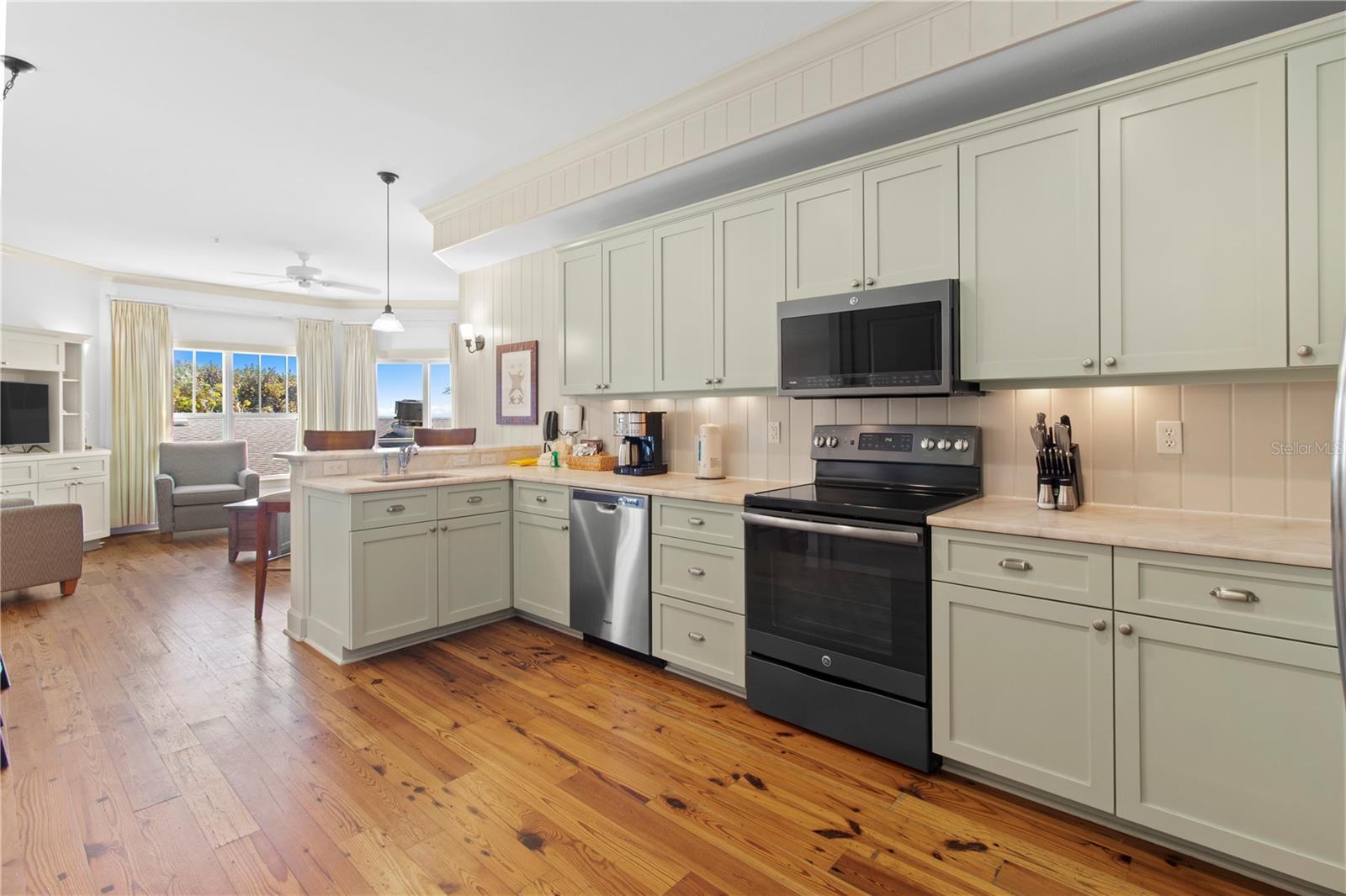 MAINSAIL BEACH INN - Residential