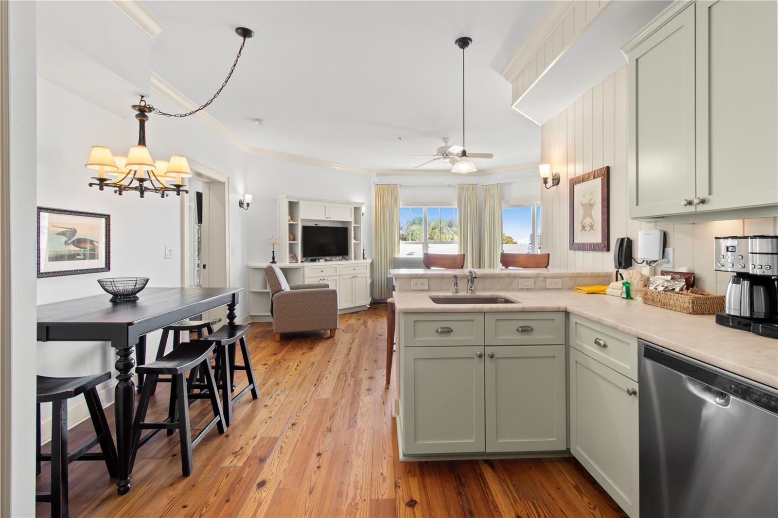 MAINSAIL BEACH INN - Residential