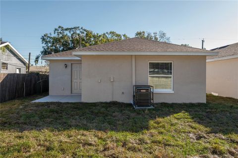 A home in LAKELAND