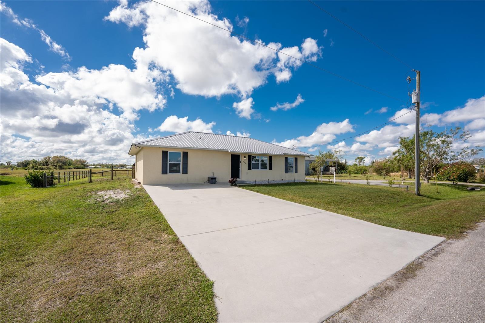 SUNNY BREEZE HARBOR - Residential