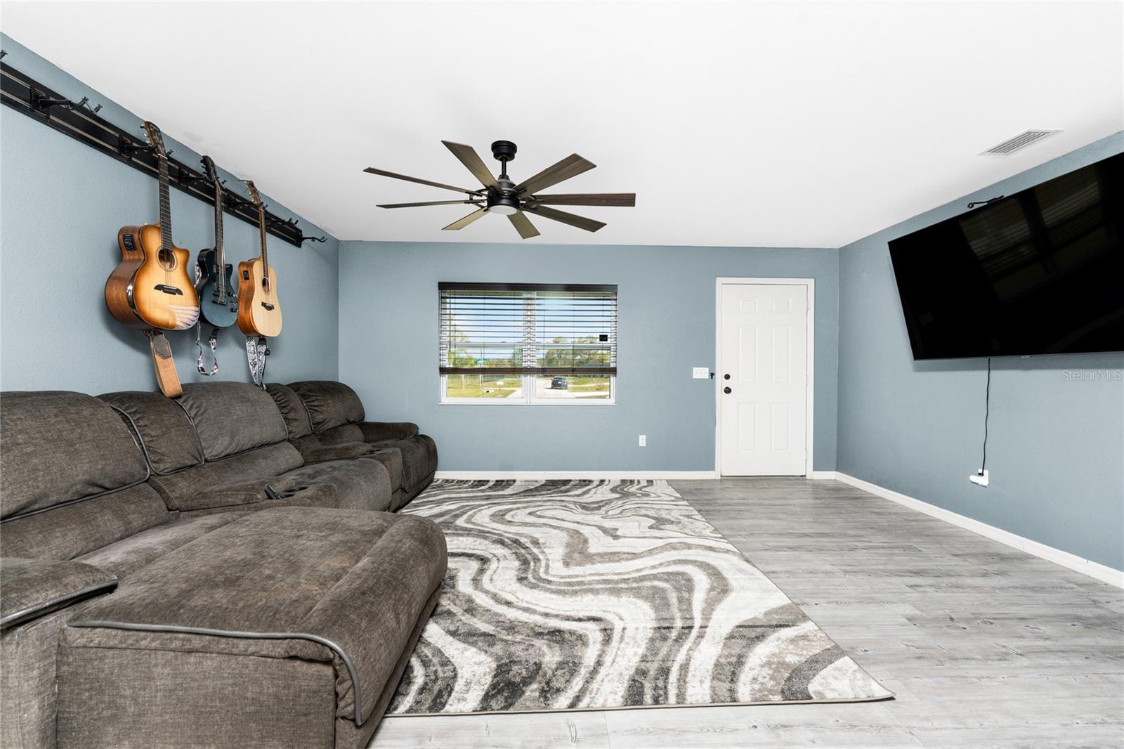 SUNNY BREEZE HARBOR - Residential