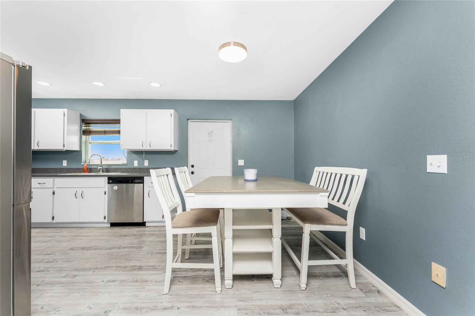 SUNNY BREEZE HARBOR - Residential