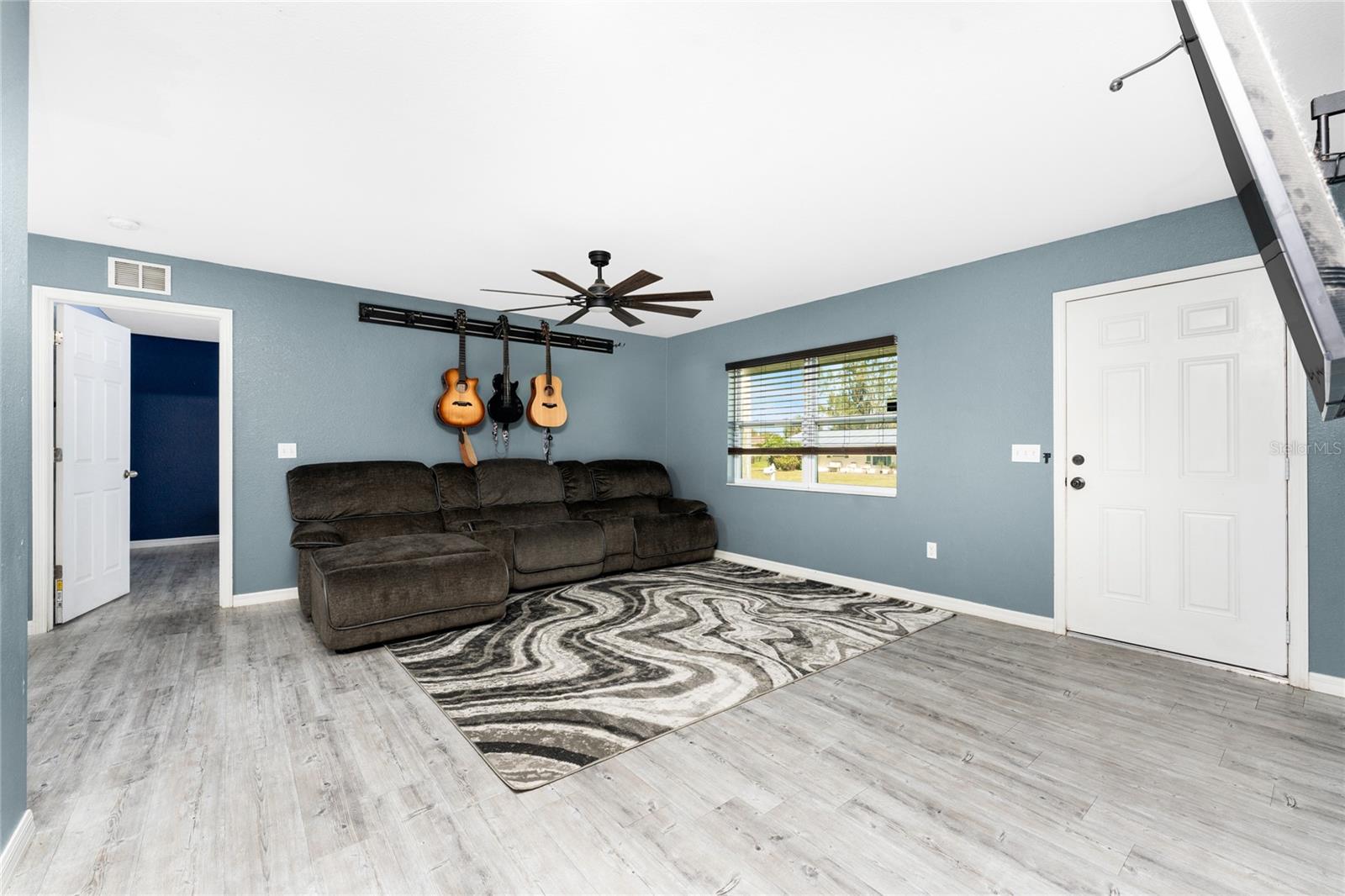 SUNNY BREEZE HARBOR - Residential