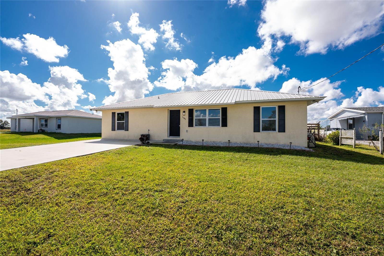 SUNNY BREEZE HARBOR - Residential