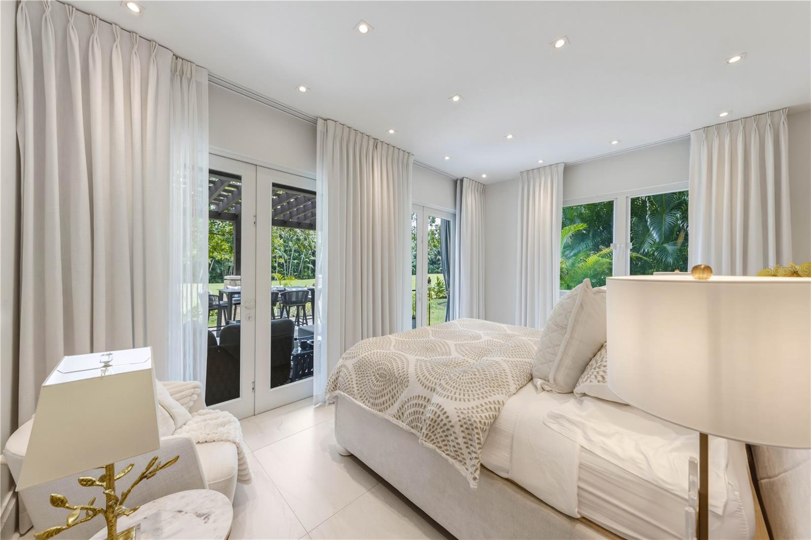 BAHIA BEACH - Residential