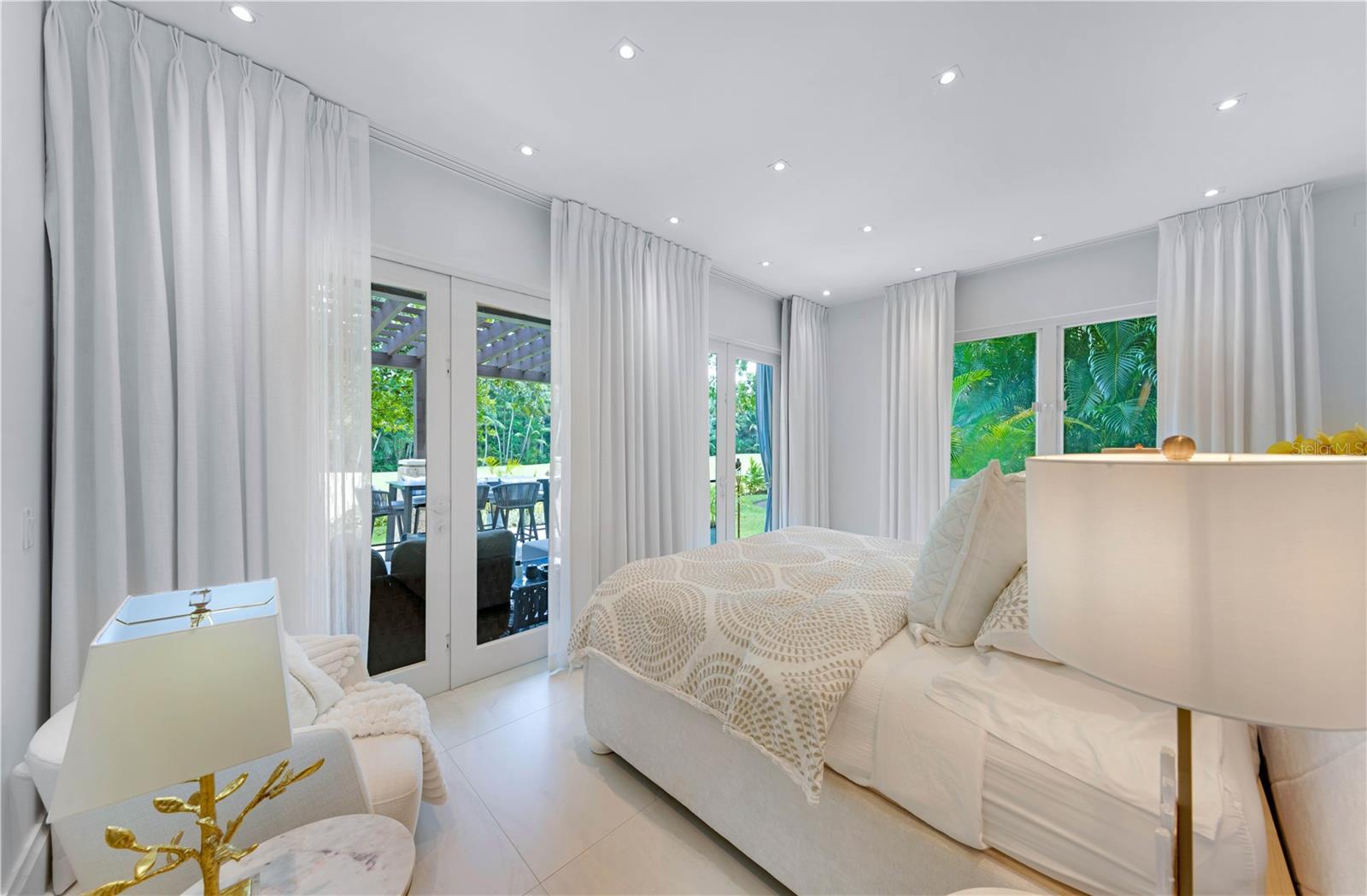 BAHIA BEACH - Residential