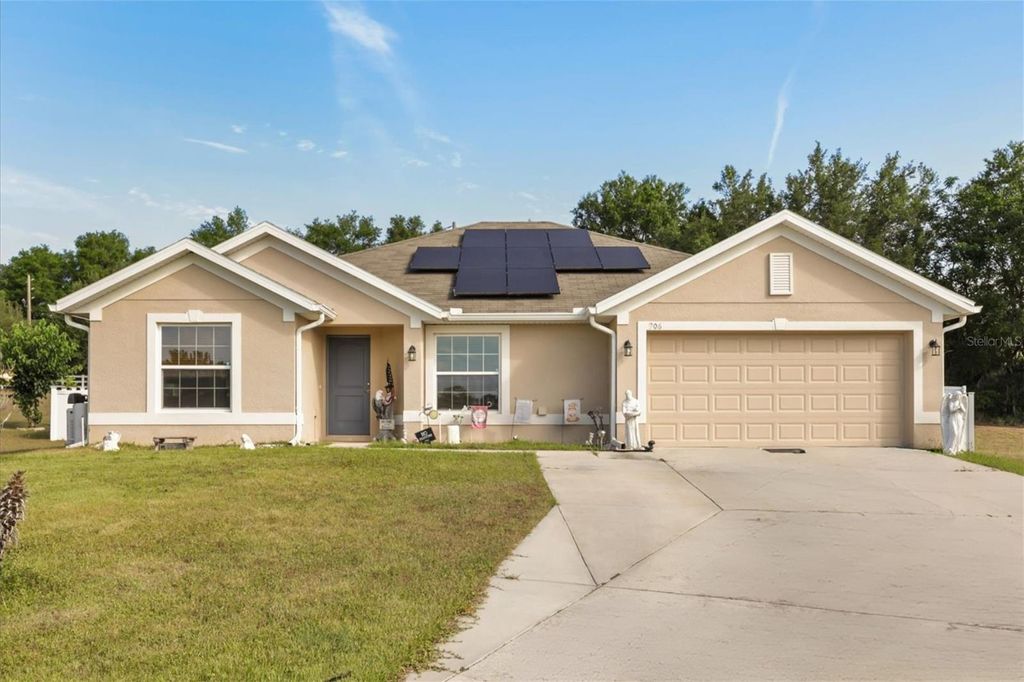 Photo of 906 Edith Drive, Fruitland Park, FL 34731 (MLS # O6400186)