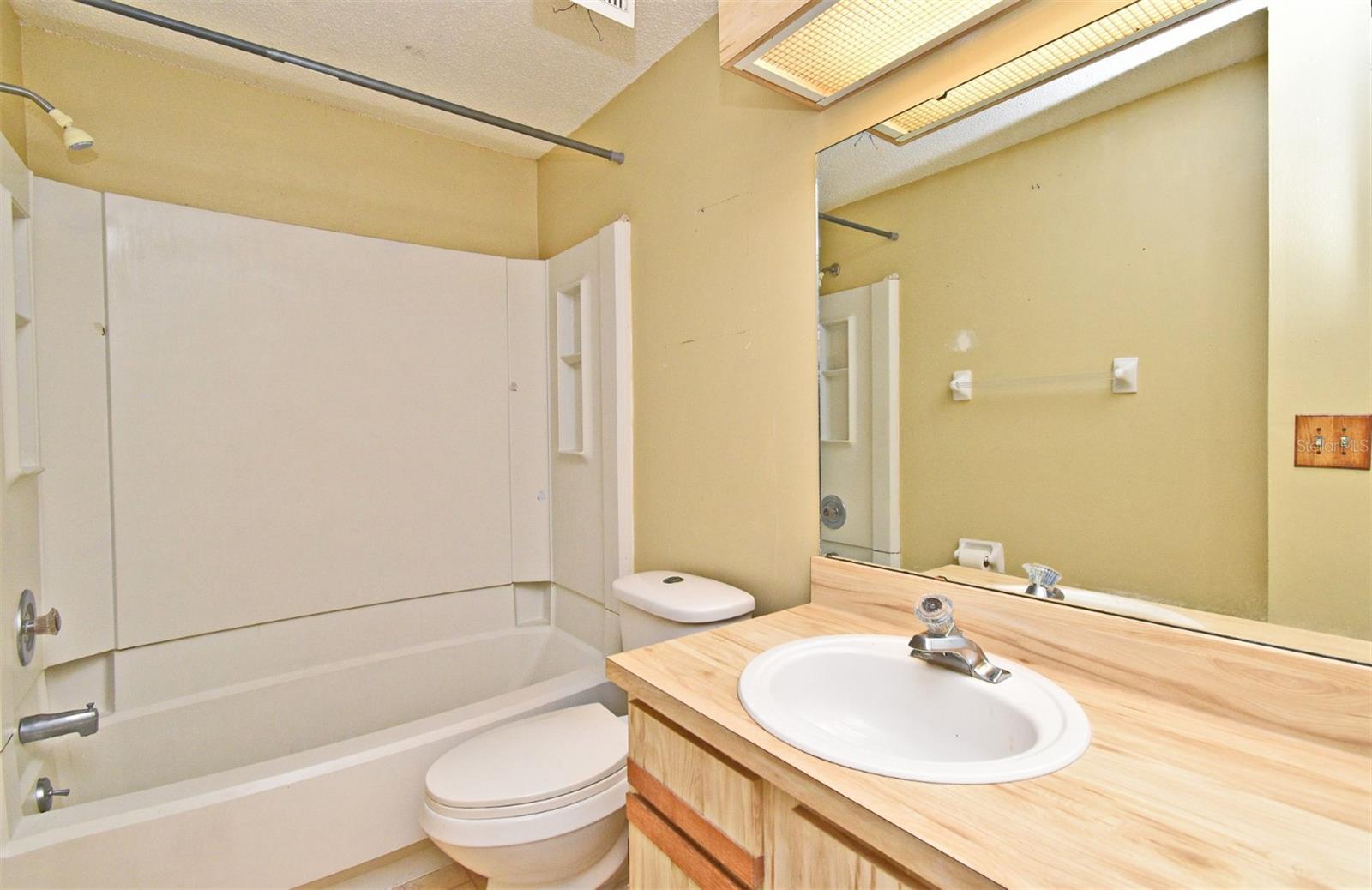 5588 GARDEN GROVE CIRCLE