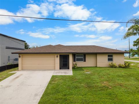 Photo of 7 Ramblewood Street, Port Charlotte, FL 33953 (MLS # D6143913)