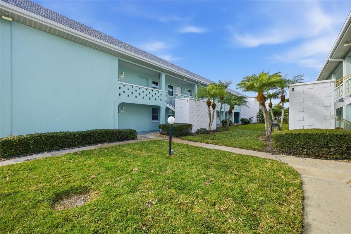 611 GULF DRIVE N C29