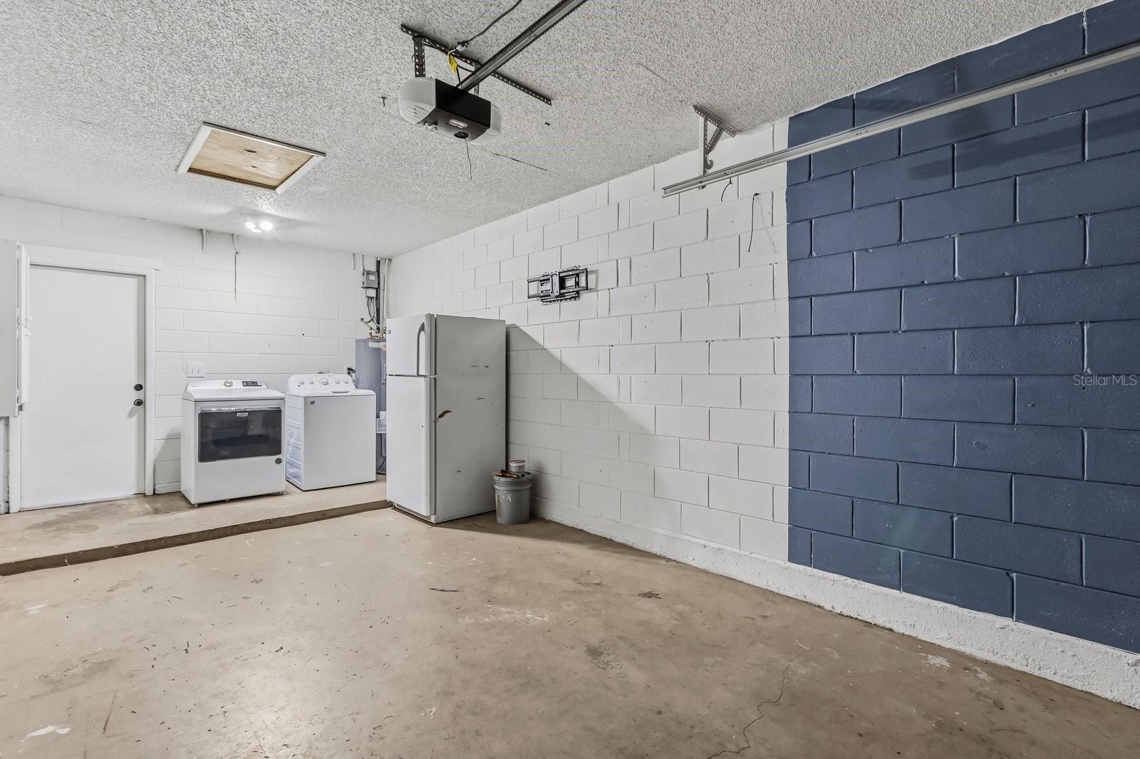 COUNTRY SHIRE - Residential