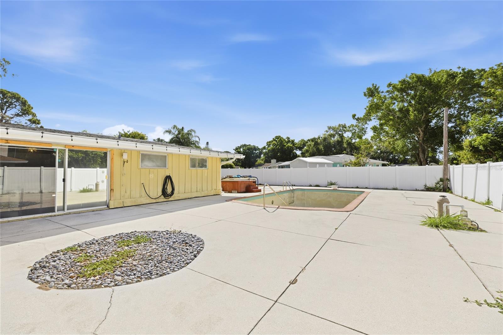 WHITFIELD COUNTRY CLUB ESTATES 1 - Residential