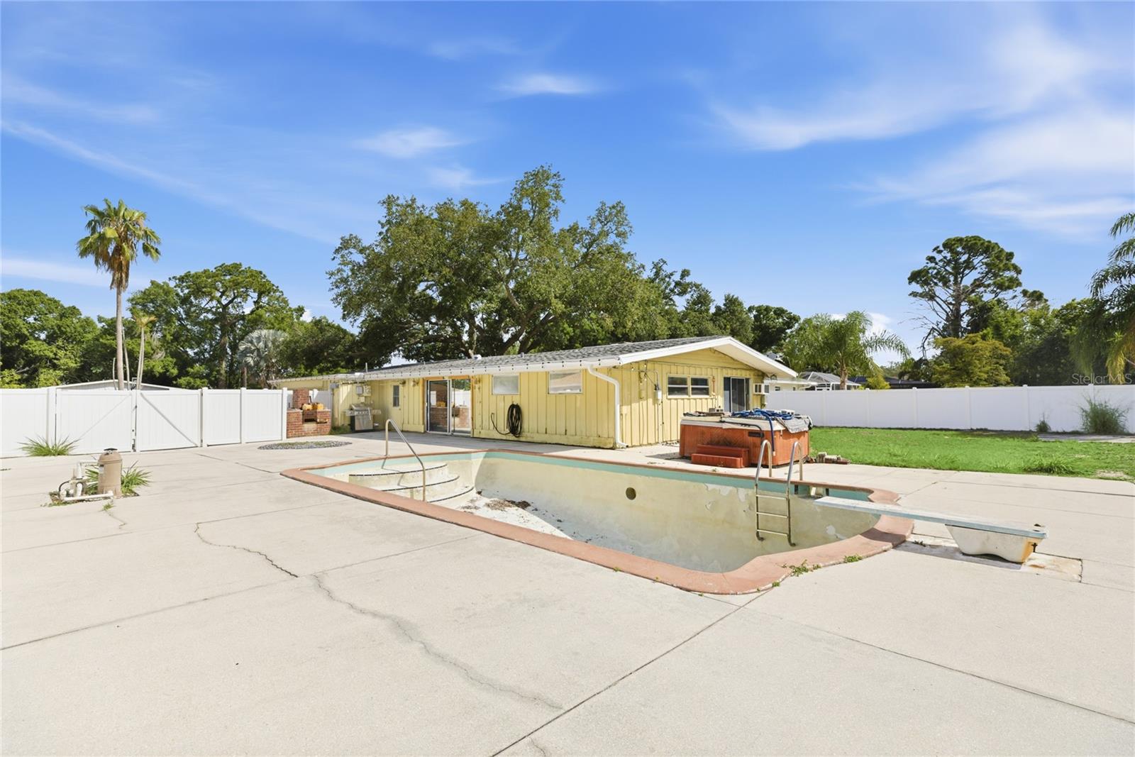 WHITFIELD COUNTRY CLUB ESTATES 1 - Residential