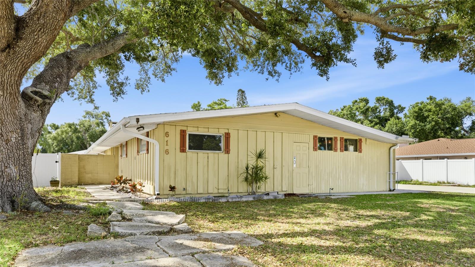 WHITFIELD COUNTRY CLUB ESTATES 1 - Residential