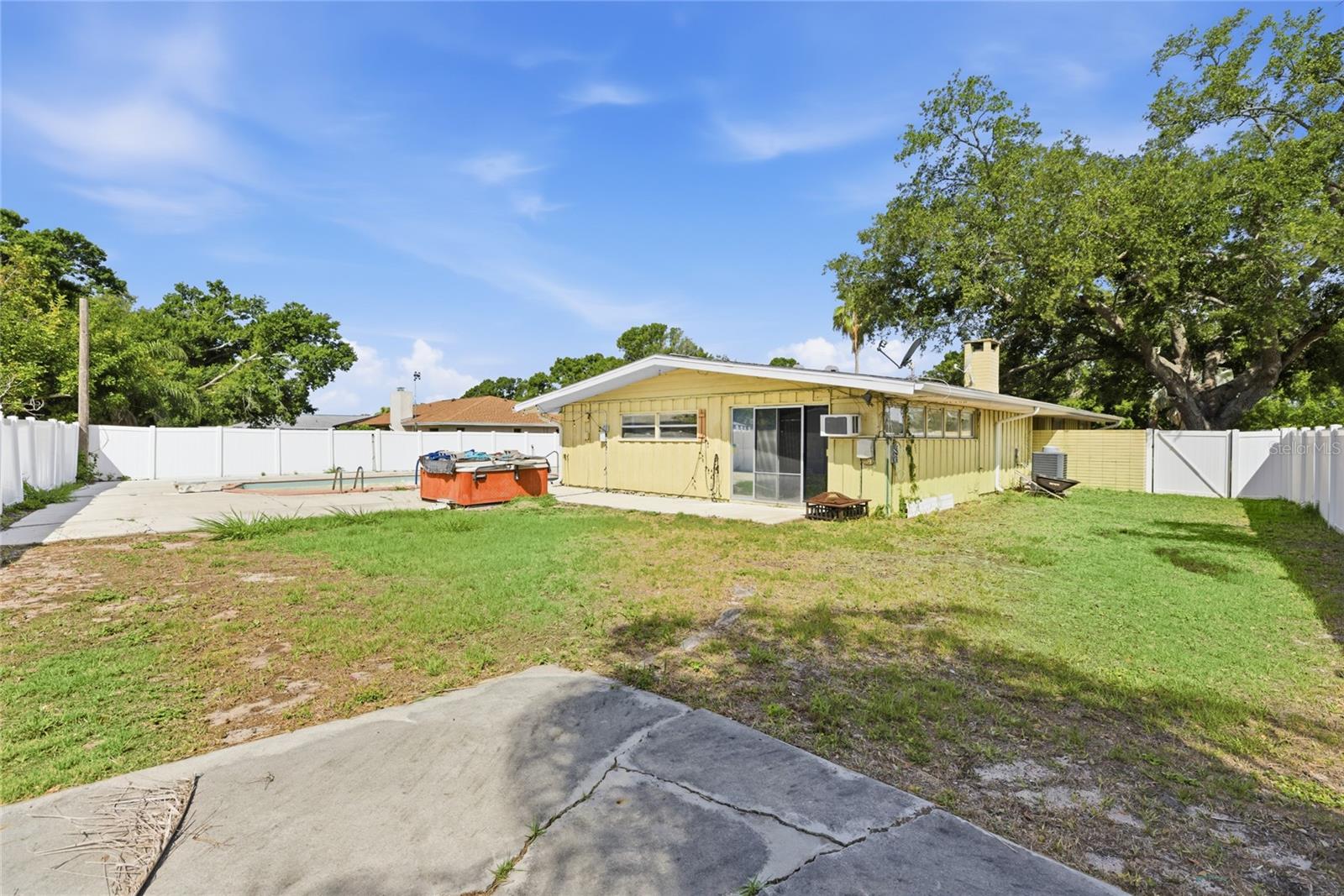 WHITFIELD COUNTRY CLUB ESTATES 1 - Residential
