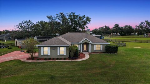 A home in LADY LAKE