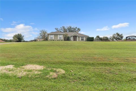 A home in LADY LAKE