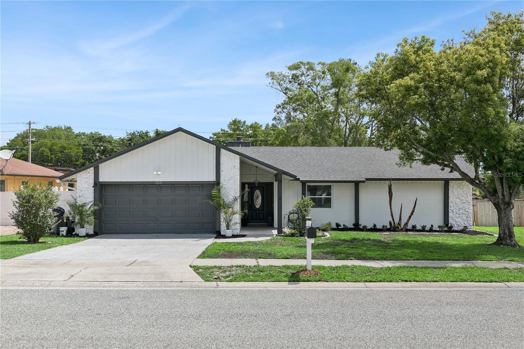 Photo of 103 Spanish Oak Lane, Apopka, FL 32703 (MLS # O6397190)