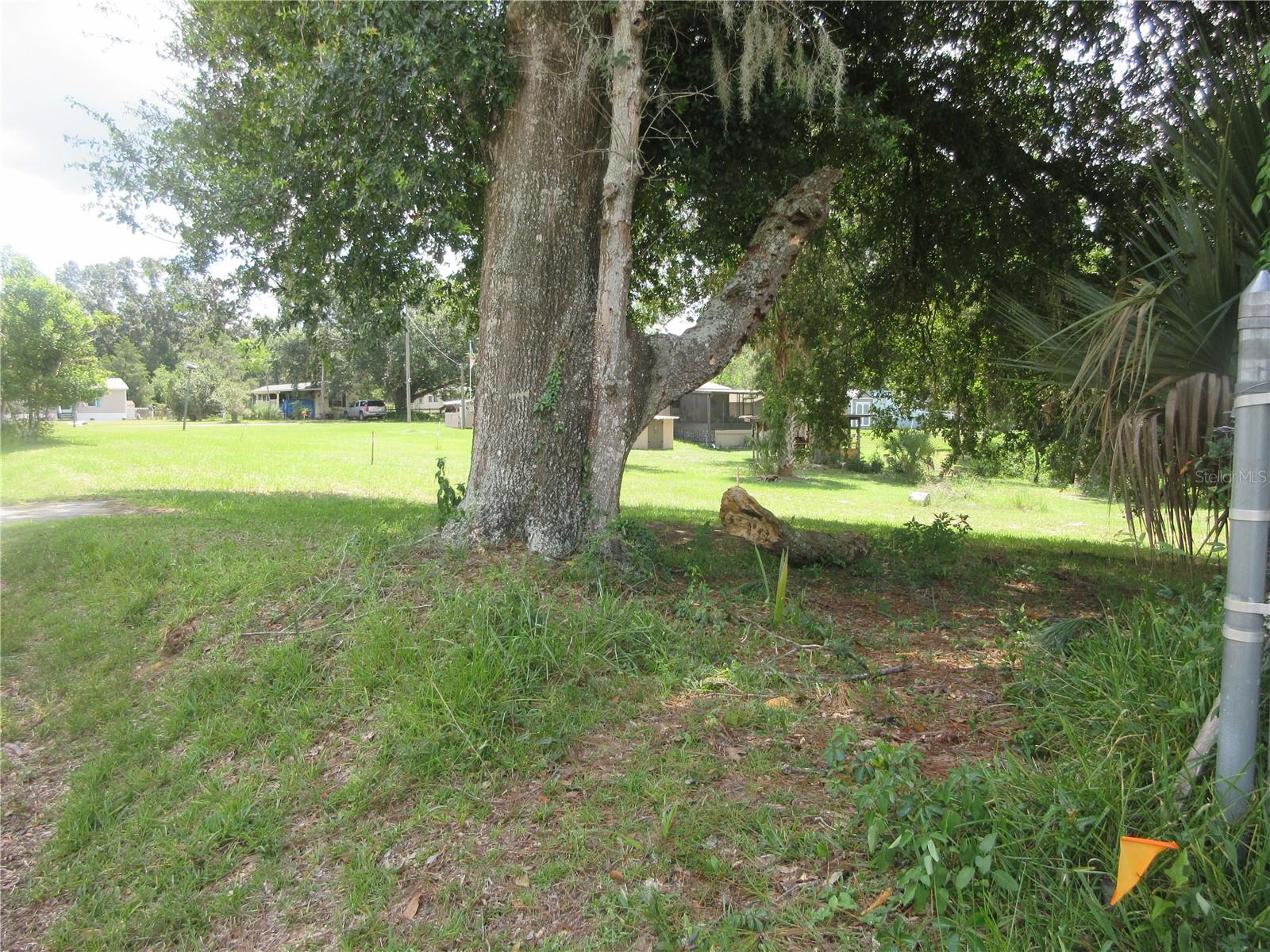 LAKE BRYANT SHORES - Land