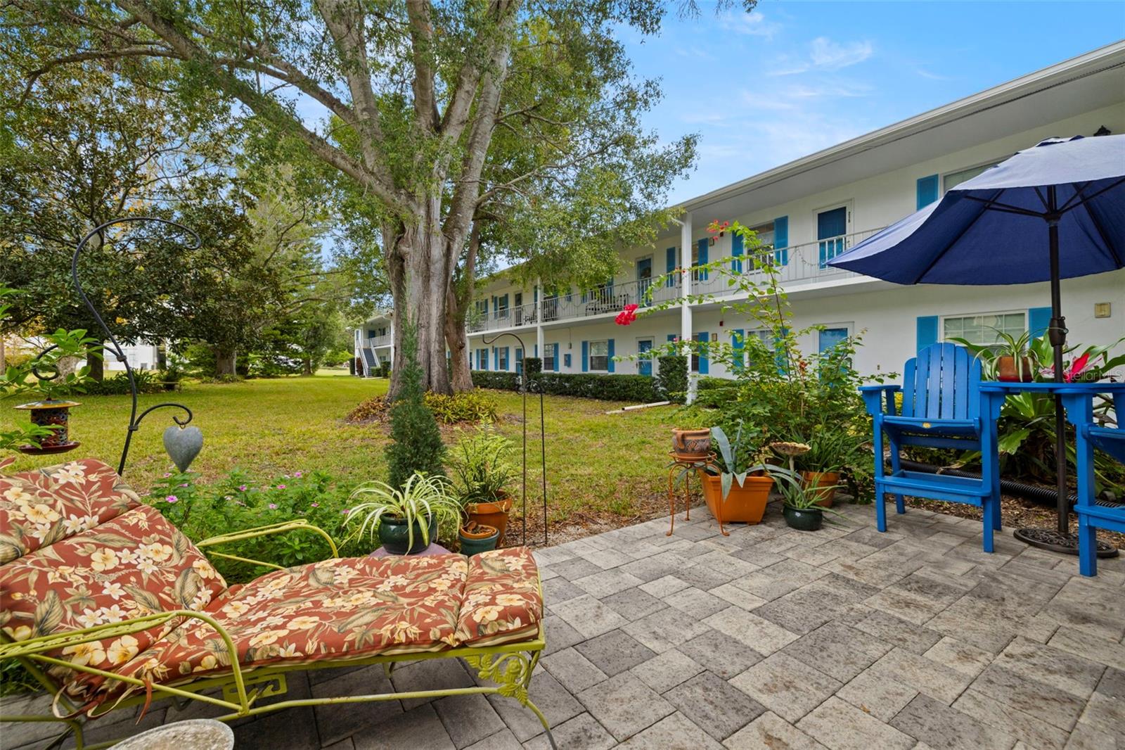 DOUGLAS ARMS - Residential