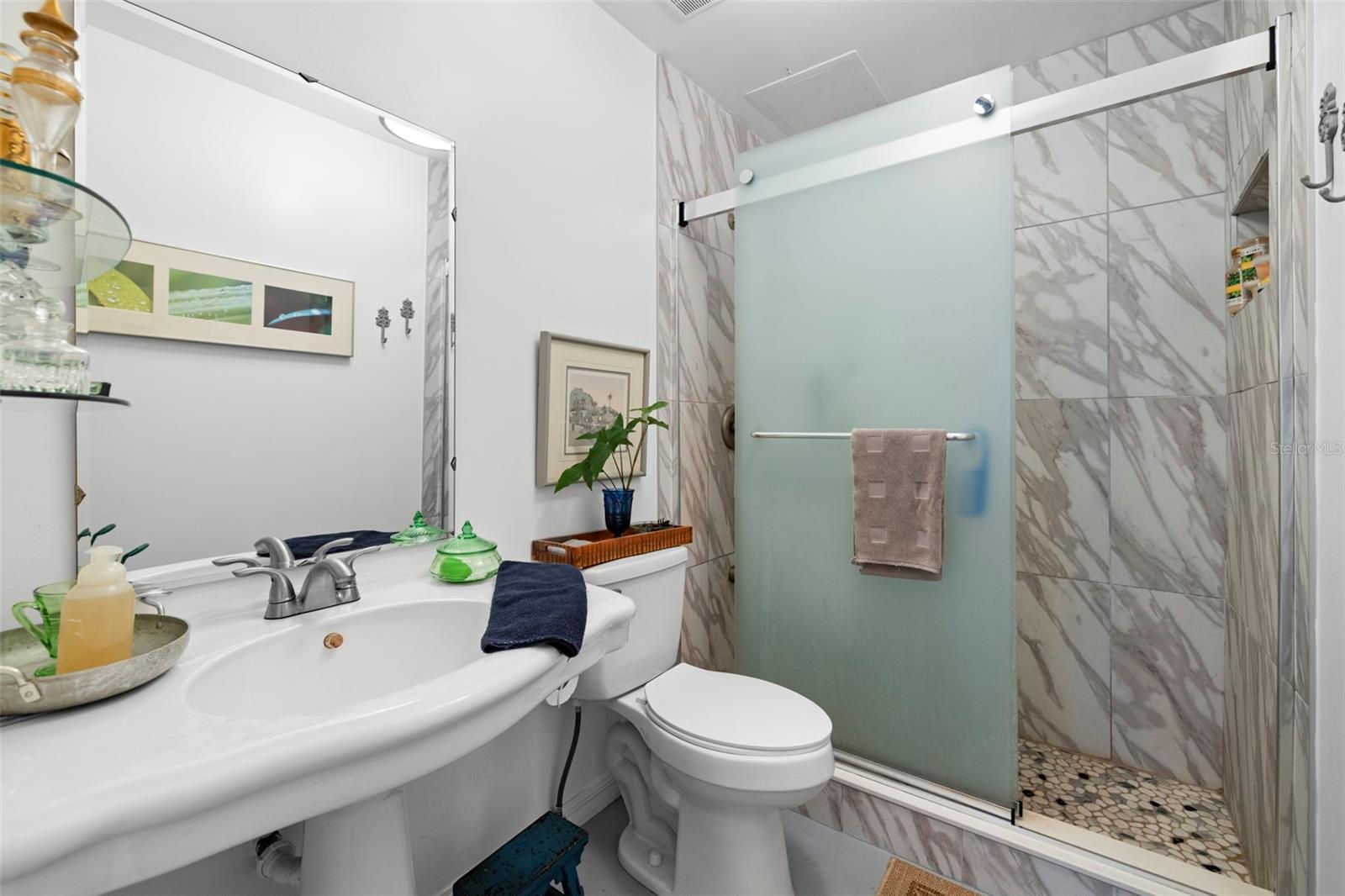 DOUGLAS ARMS - Residential