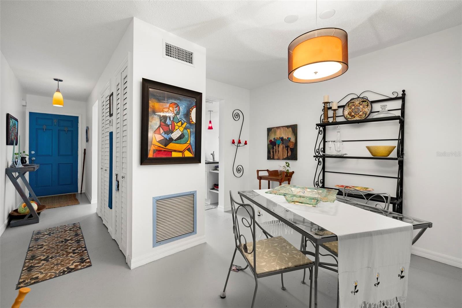 DOUGLAS ARMS - Residential