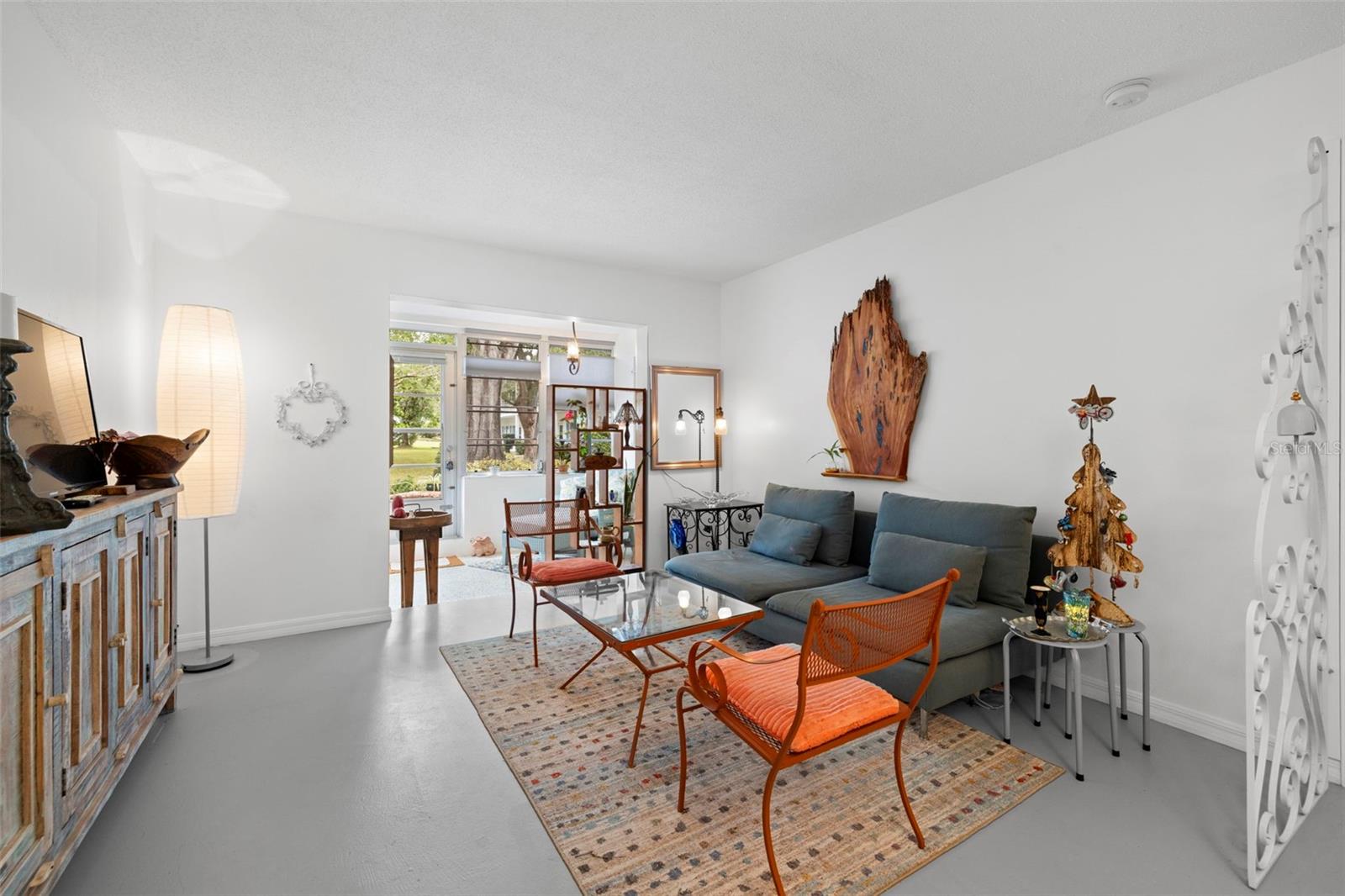 DOUGLAS ARMS - Residential