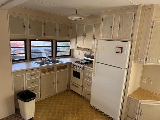 YOGI BEARS JELLYSTONE PARK CONDO - Residential Lease