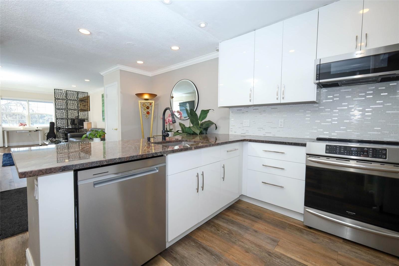 LAKESIDE MANOR APTS CONDO - Residential