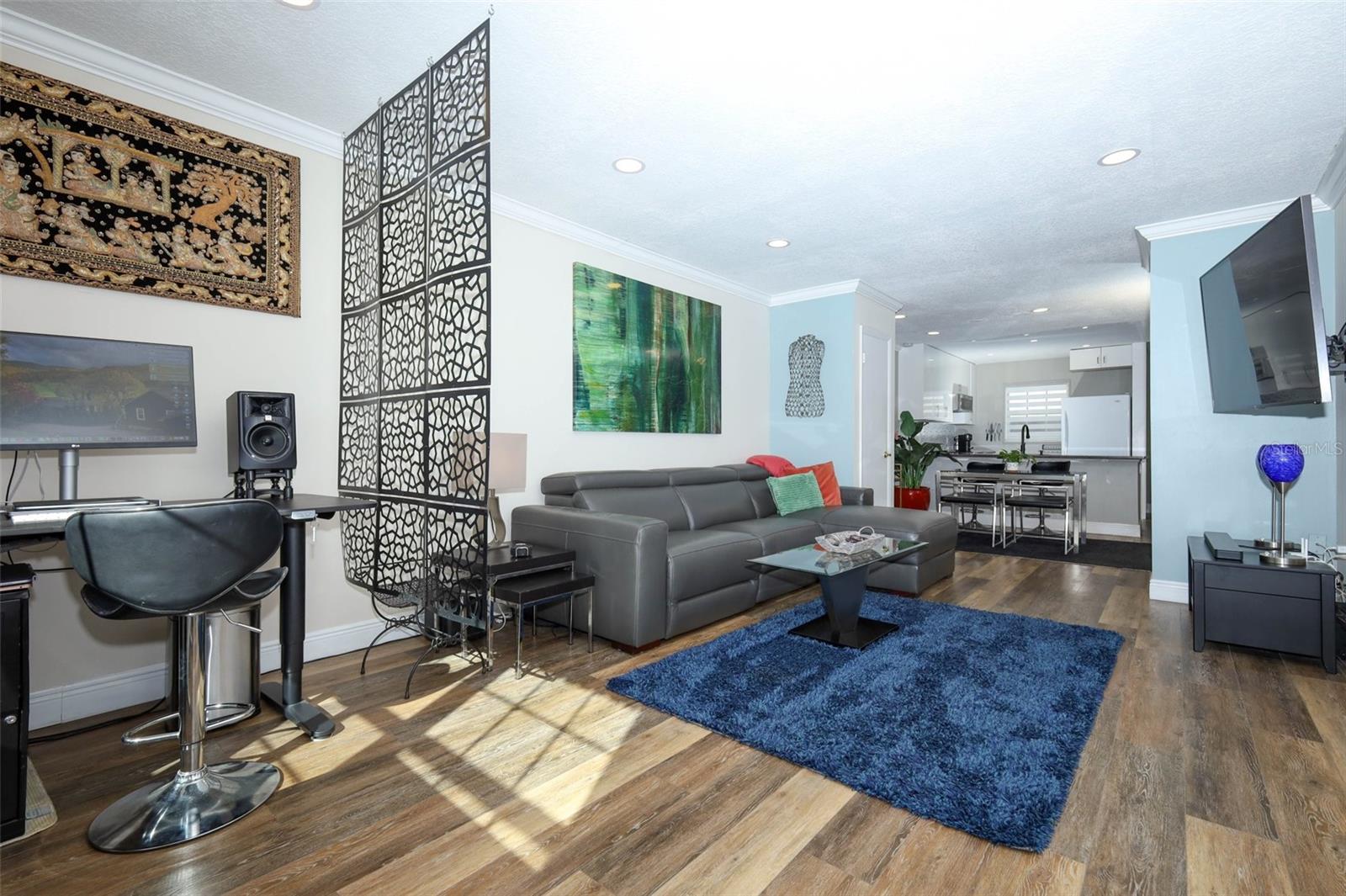 LAKESIDE MANOR APTS CONDO - Residential