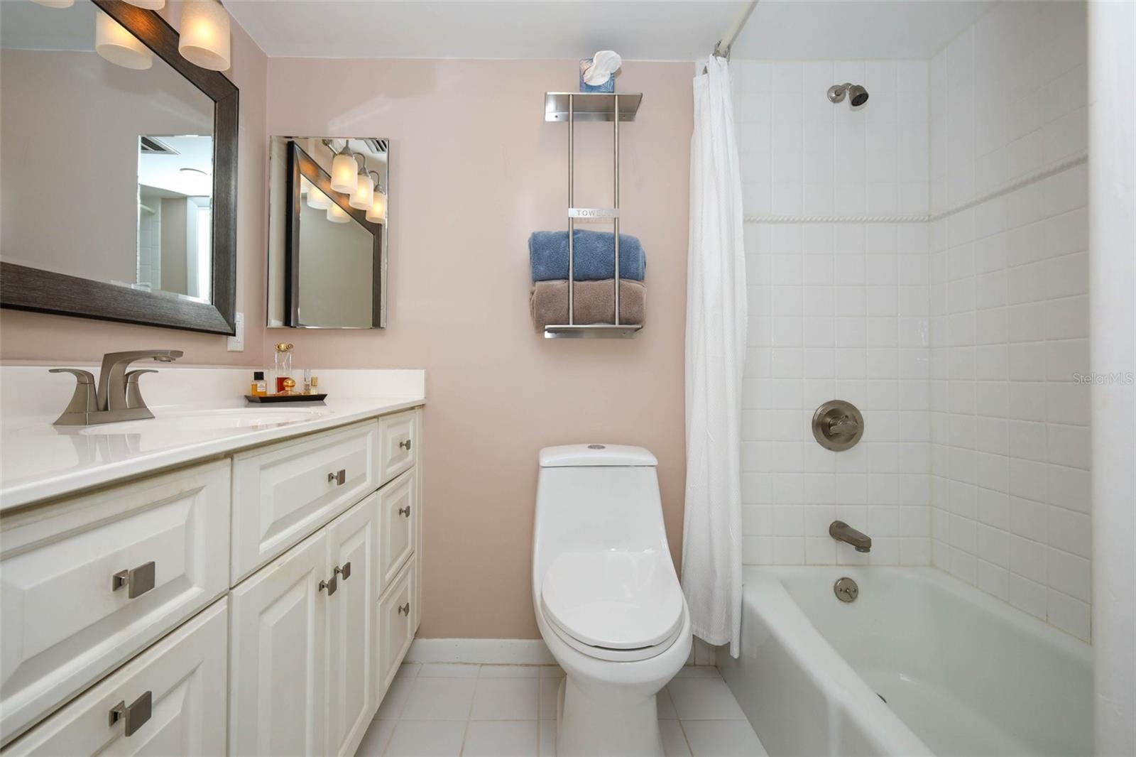 LAKESIDE MANOR APTS CONDO - Residential