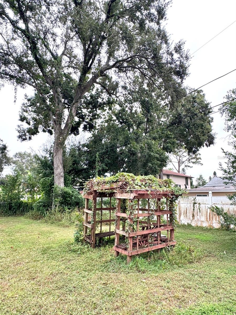 EAGLE CREST - Residential