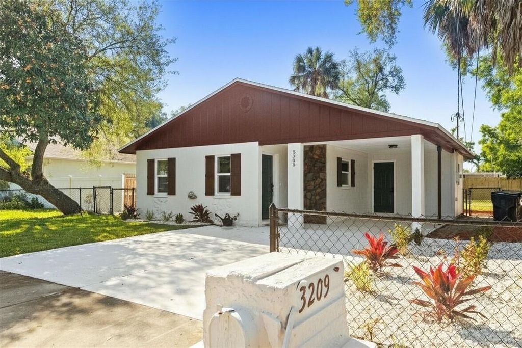 Photo of 3209 E Frierson Avenue, Tampa, FL 33610 (MLS # TB8487988)