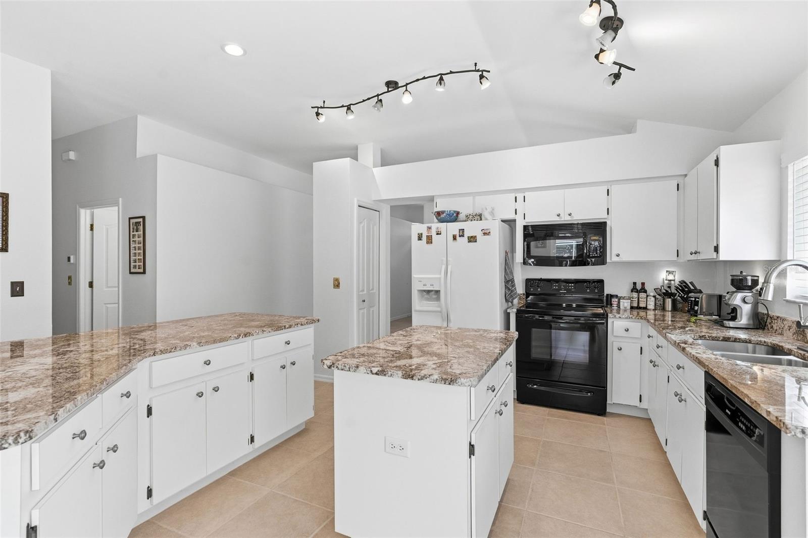 HIDDEN PINES AT COUNTRYSIDE - Residential