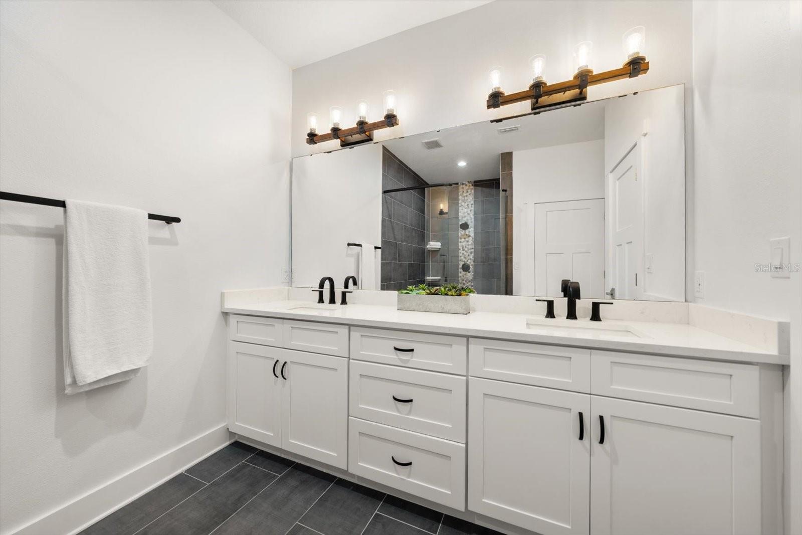 RIVIERA TWNHMS - Residential