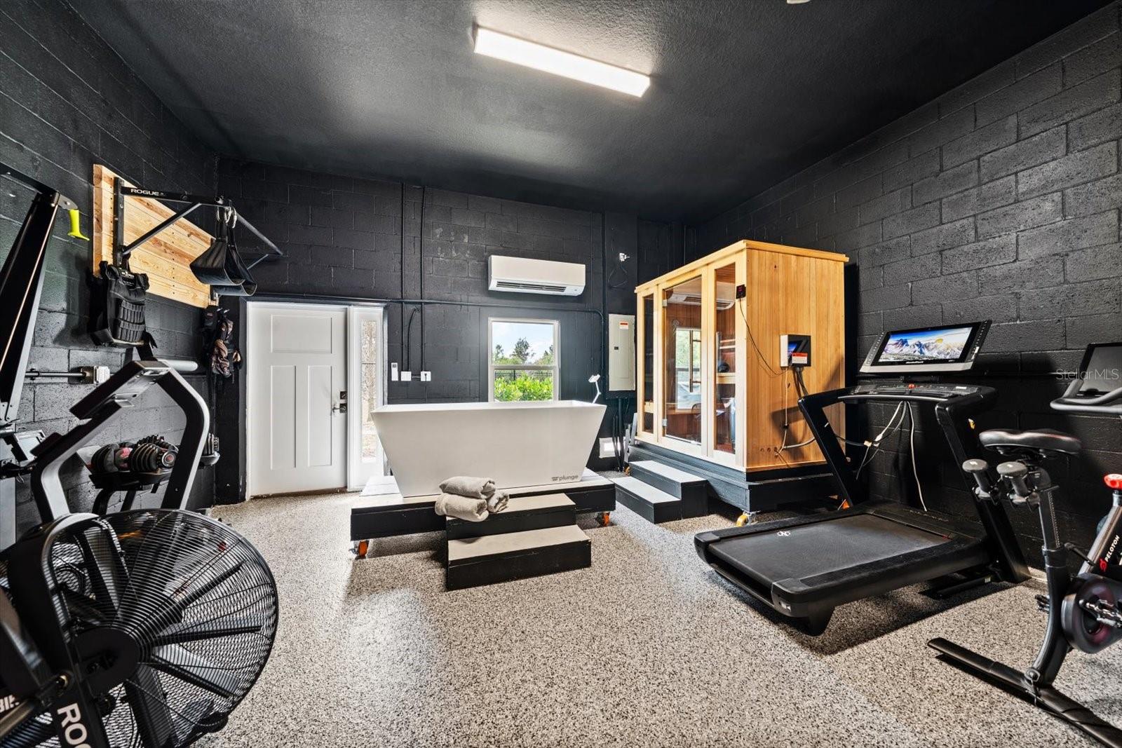 RIVIERA TWNHMS - Residential