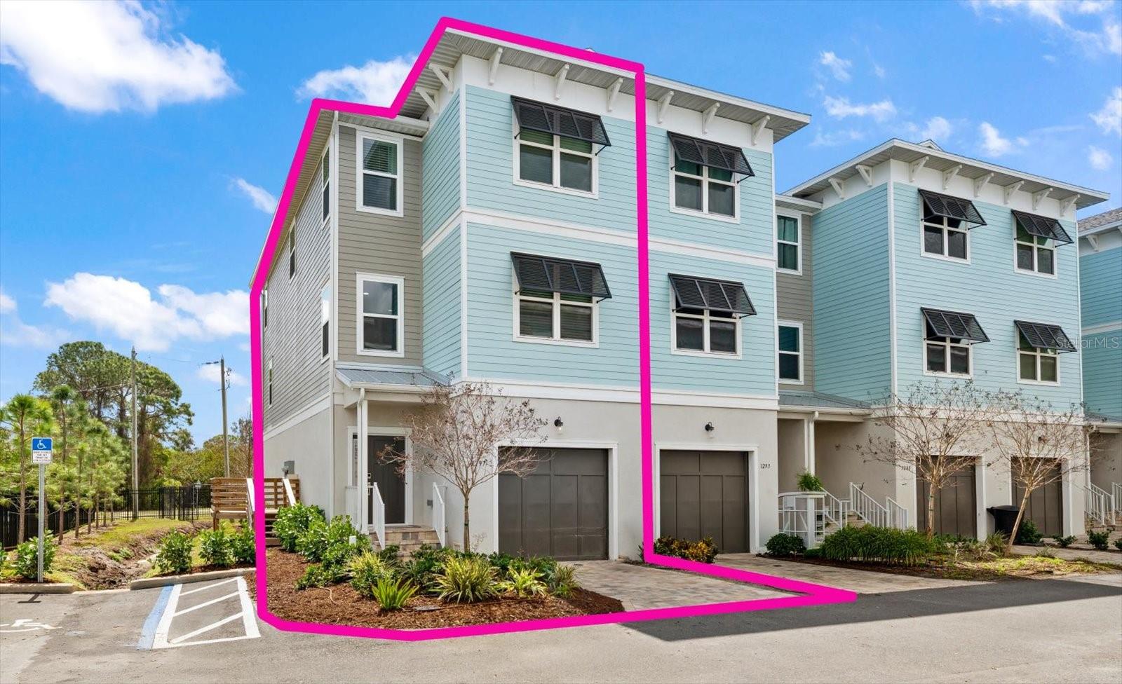 RIVIERA TWNHMS - Residential