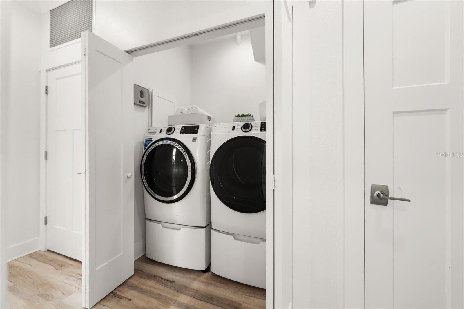 RIVIERA TWNHMS - Residential