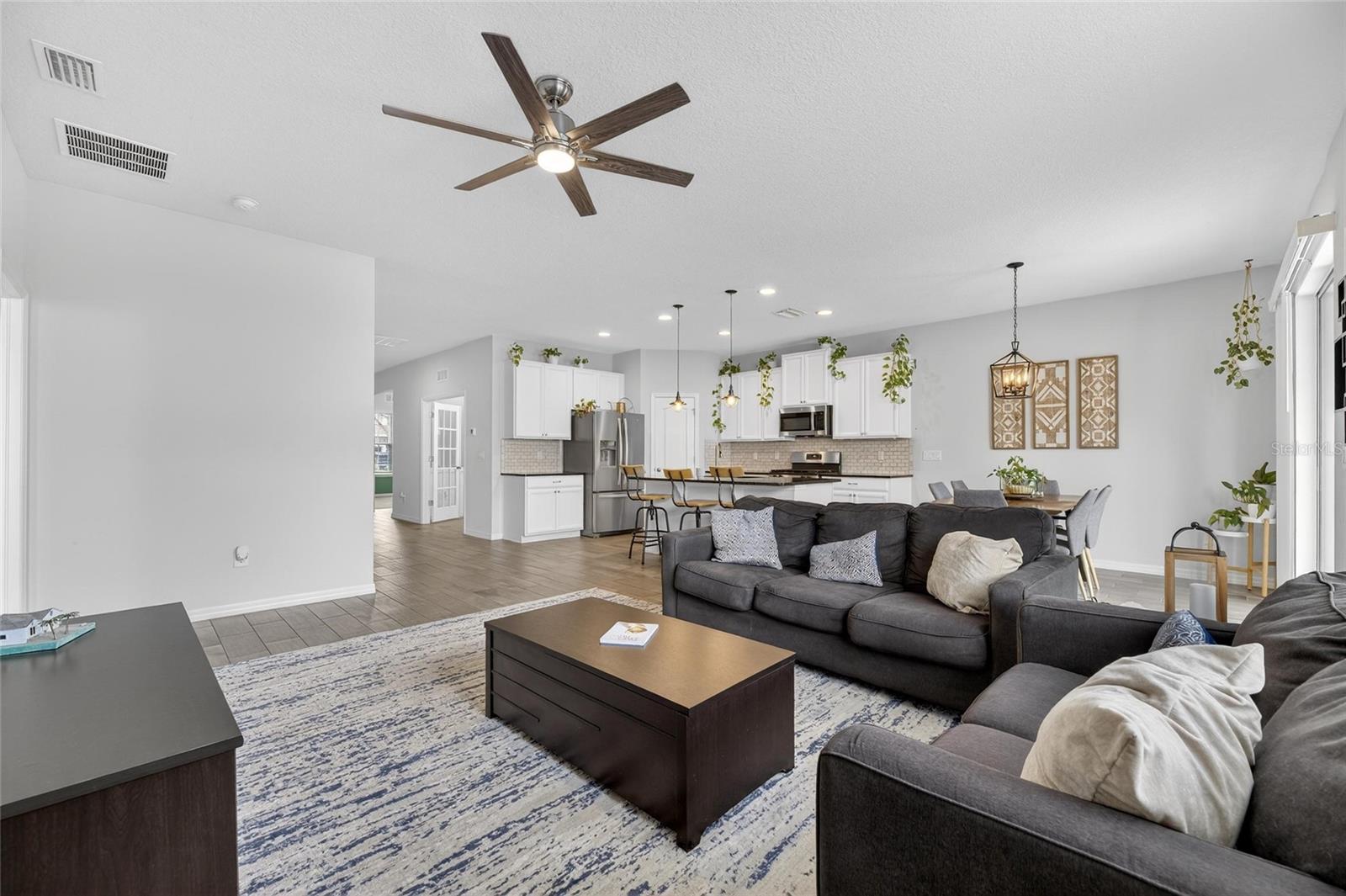 LUCAYA LAKE CLUB PH 2E - Residential