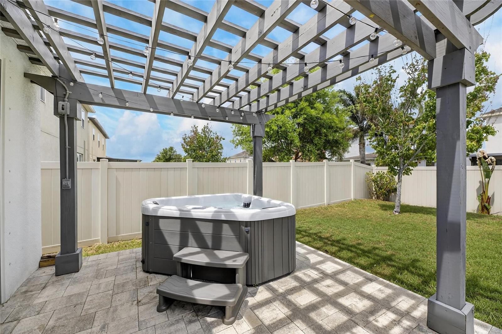 LUCAYA LAKE CLUB PH 2E - Residential