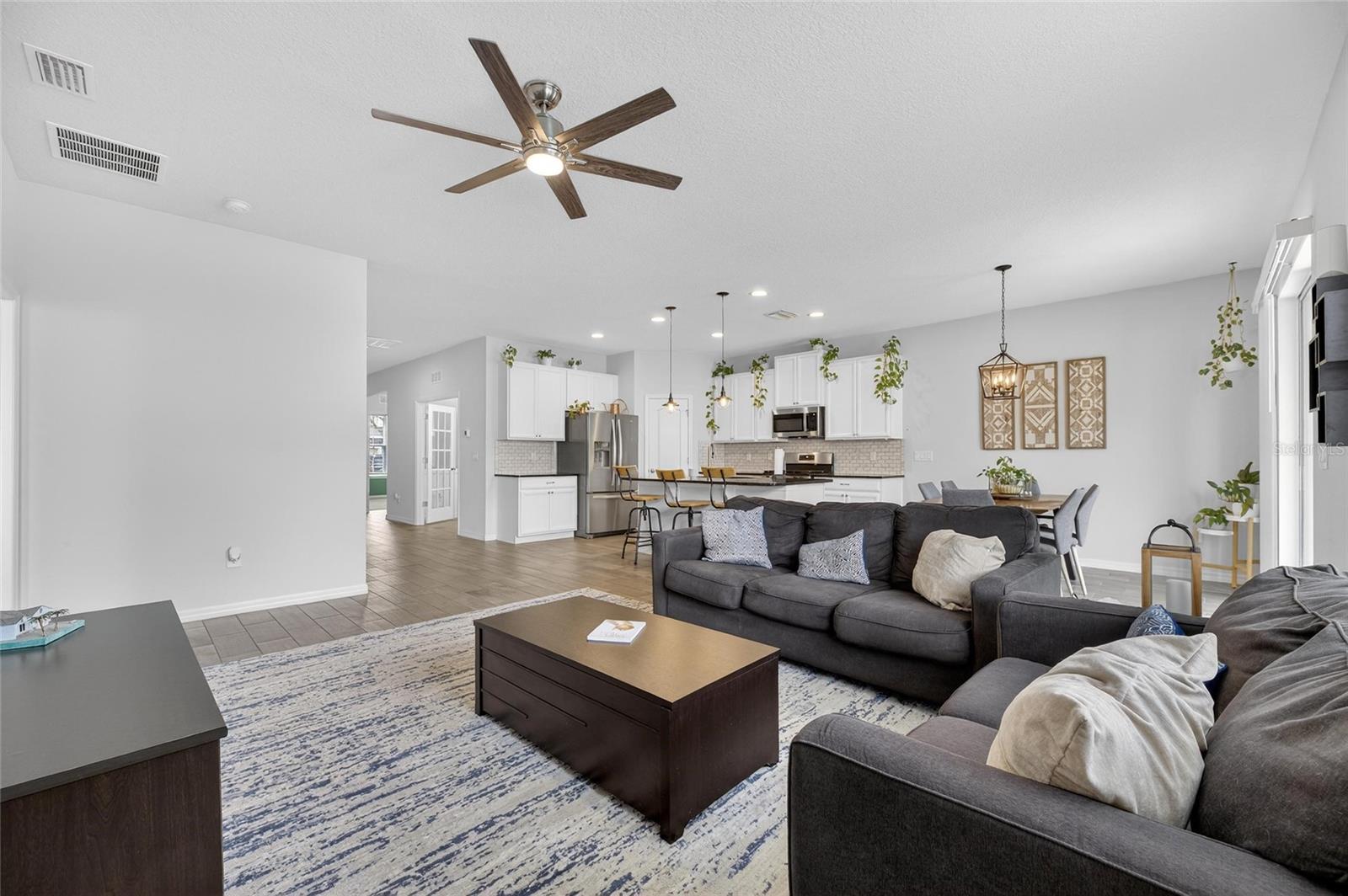 LUCAYA LAKE CLUB PH 2E - Residential