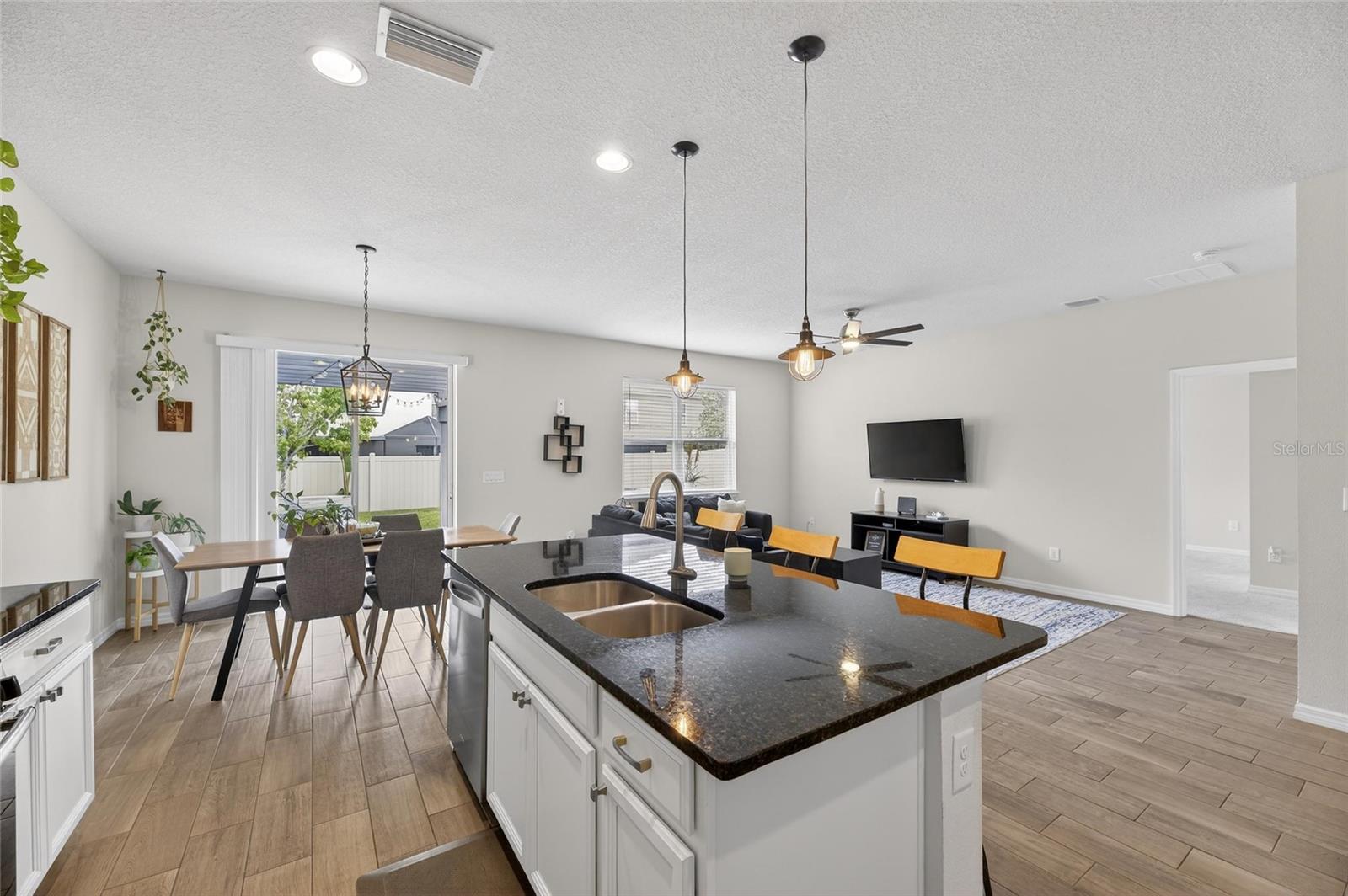 LUCAYA LAKE CLUB PH 2E - Residential