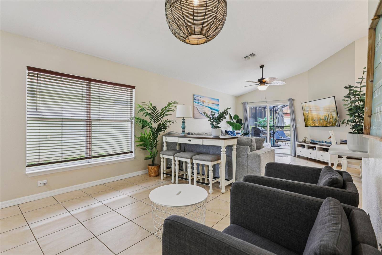 AVIANA PH 01 - Residential