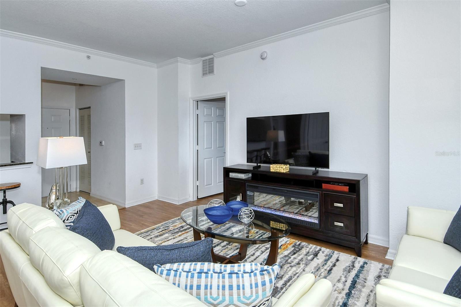 BROADWAY PROMENADE - Residential Lease